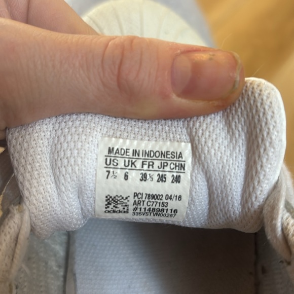 Excellent Used Condition Adidas Superstar sneaker - Picture 4 of 5